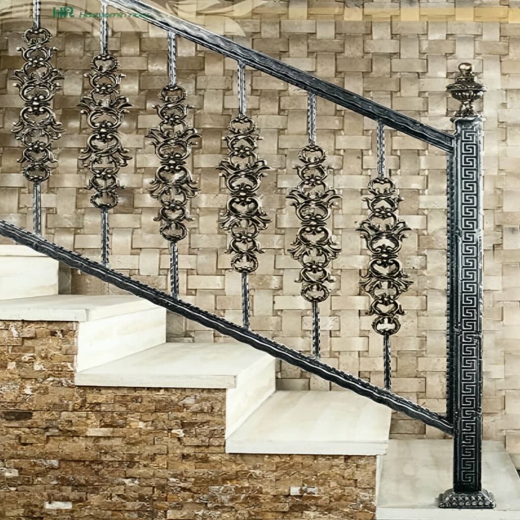نرده فرفورژه راه پله در نمونه کار فضای نیمه باز