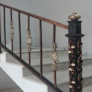 نرده پله کلاسیک در مرحله مشاوره برای نمای فرفورژه