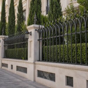 نرده دیوار حیاط در نمونه اجرای دهانه بزرگ