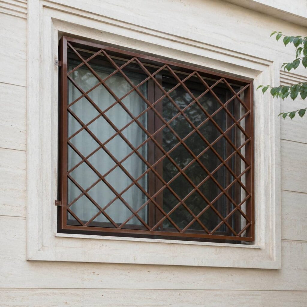 حفاظ پنجره ثابت هنگام بررسی کیفیت جوشکاری حفاظ پنجره ثابت هنگام بررسی کیفیت جوشکاری