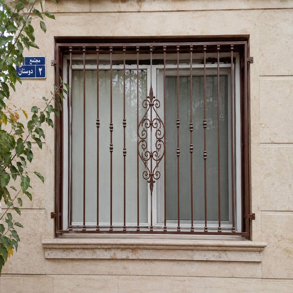 حفاظ پنجره ضد سرقت در مرحله بررسی نمونه کار