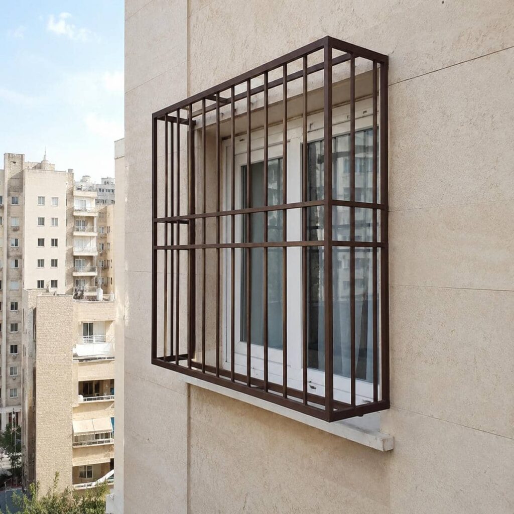 حفاظ پنجره ضد سرقت هنگام بررسی کیفیت متریال حفاظ پنجره ضد سرقت هنگام بررسی کیفیت متریال