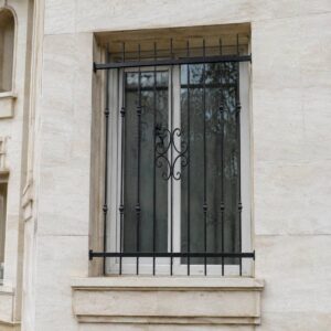 حفاظ پنجره طبقه همکف هنگام مشاوره پیش از سفارش