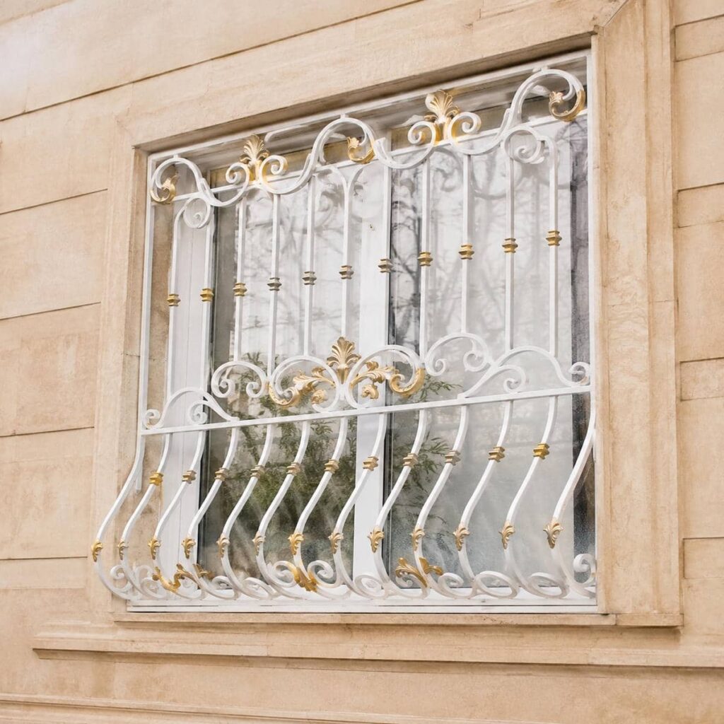 حفاظ پنجره ثابت با پوشش سطح یکدست