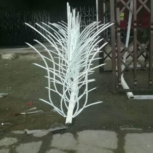 حفاظ نیزار فلزی نصب شده روی دیوار پروژه نوساز