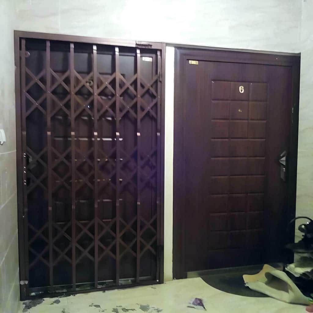 حفاظ درب آکاردئونی با قاب فلزی مقاوم