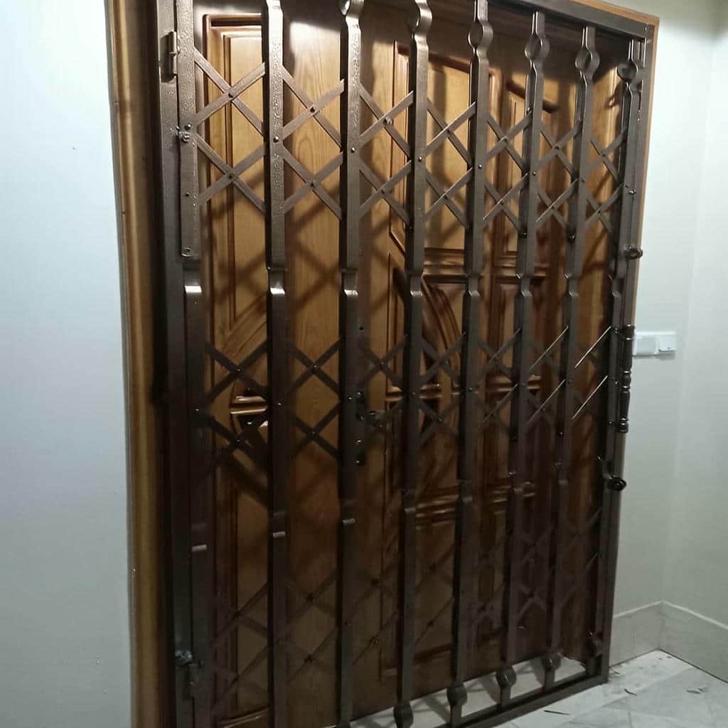 حفاظ درب آکاردئونی سفارشی استان خراسان رضوی حفاظ درب آکاردئونی سفارشی استان خراسان رضوی
