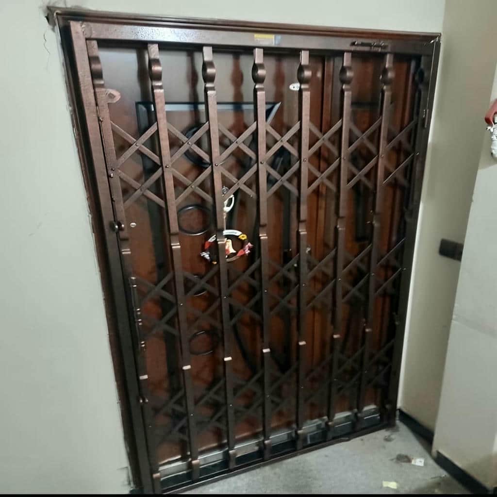 حفاظ درب آکاردئونی سفارشی پروژه بجنورد حفاظ درب آکاردئونی سفارشی پروژه بجنورد