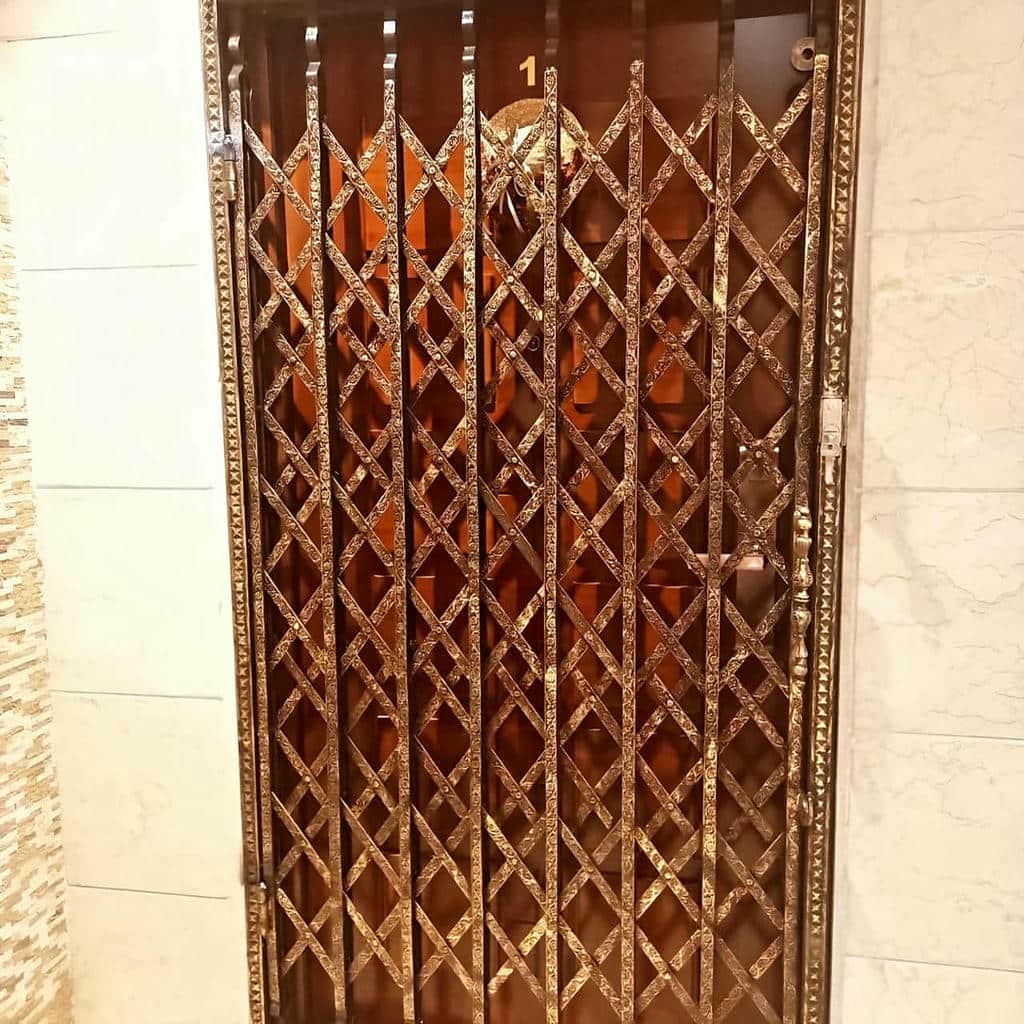 حفاظ درب آکاردئونی سفارشی پروژه زنجان