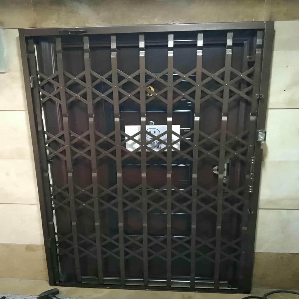 حفاظ درب آکاردئونی سفارشی پروژه سمنان