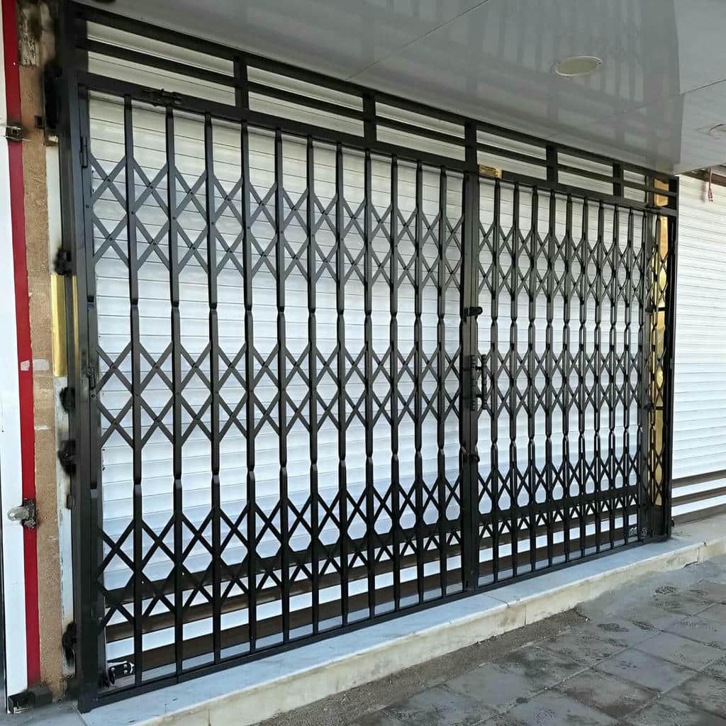 حفاظ درب آکاردئونی سفارشی پروژه مسکونی کرمان