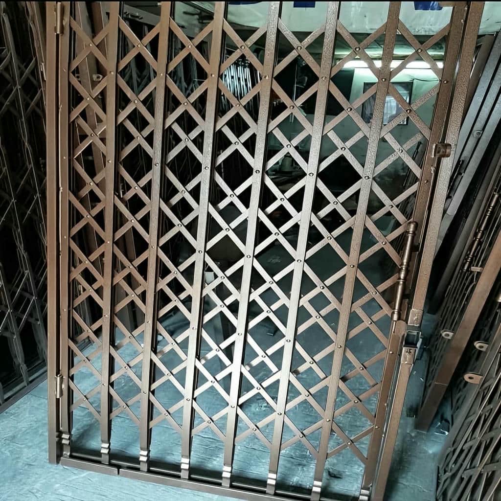 مرکز تخصصی عرضه حفاظ درب آکاردئونی در استان آذربایجان غربی