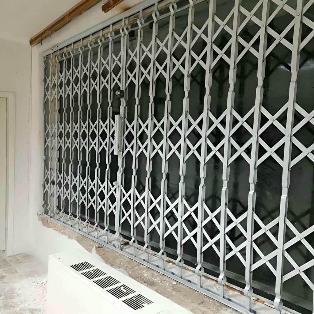 حفاظ درب آکاردئونی نصب شده استان تهران