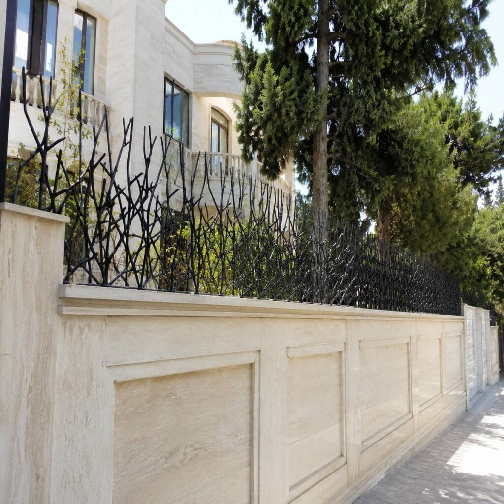 حفاظ دیوار مدل سرنیزه فلزی در شیراز