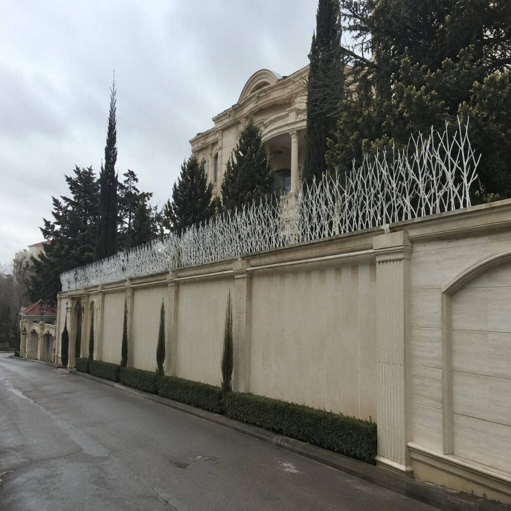 حفاظ دیوار نصب شده روی ساختمان کرج