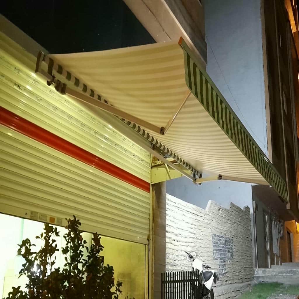 سایبان اتوماتیک کرم در استان آذربایجان شرقی روی تراس