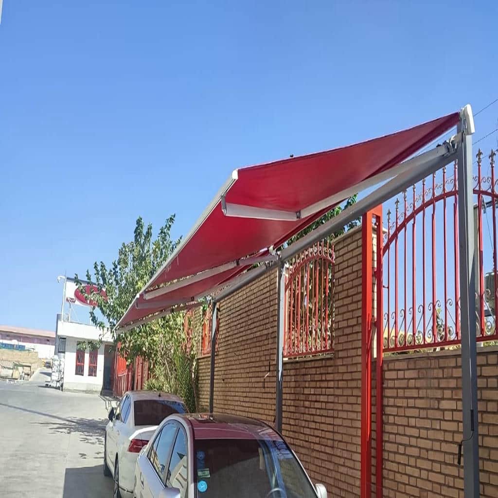 سایبان برقی بازویی سفید در ساری روی تراس