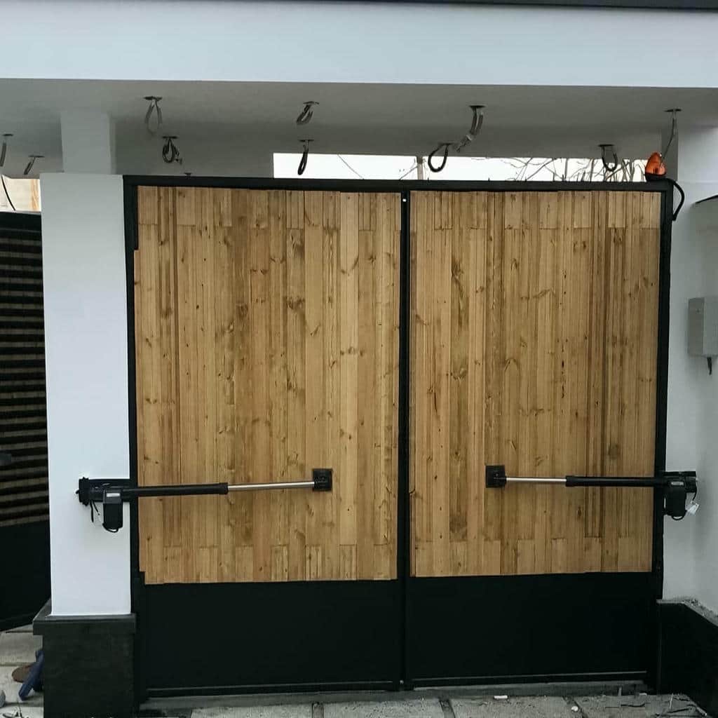 موتور درب پارکینگ کنار ورودی بزرگ