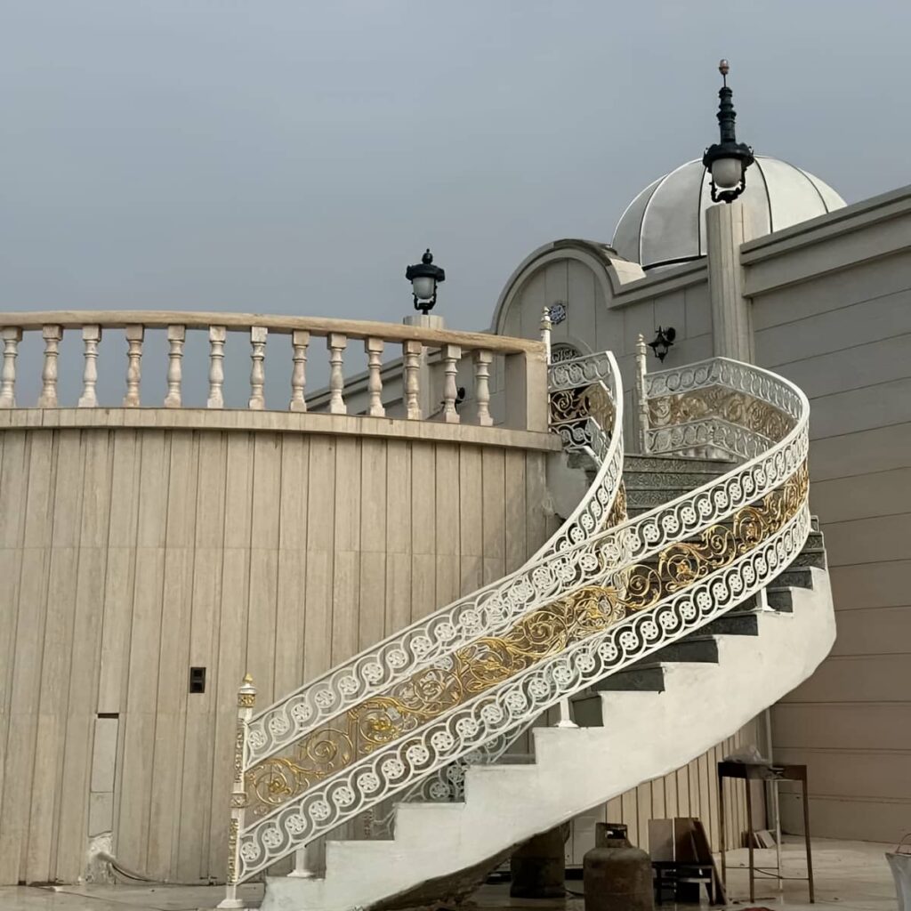 نرده راه پله دکوراتیو برای ویلای تهران