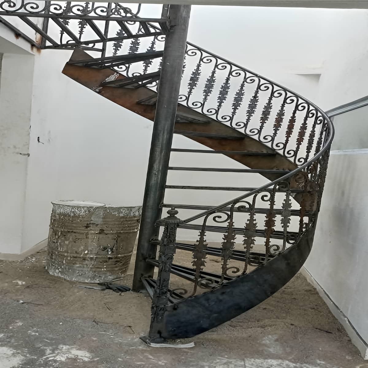 نرده راه پله فلزی ویلا در سنندج