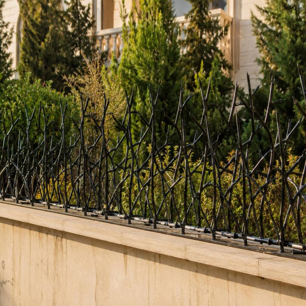 نرده روی دیوار ویلای سنگی سنندج نرده روی دیوار ویلای سنگی سنندج