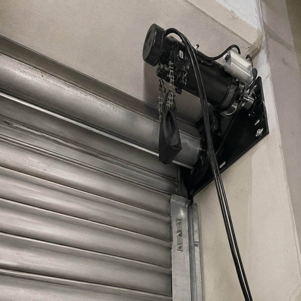 کرکره برقی خاکستری پارکینگ در استان اصفهان