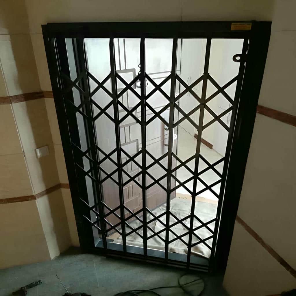 گارد آکاردئونی سفید با قاب فلزی