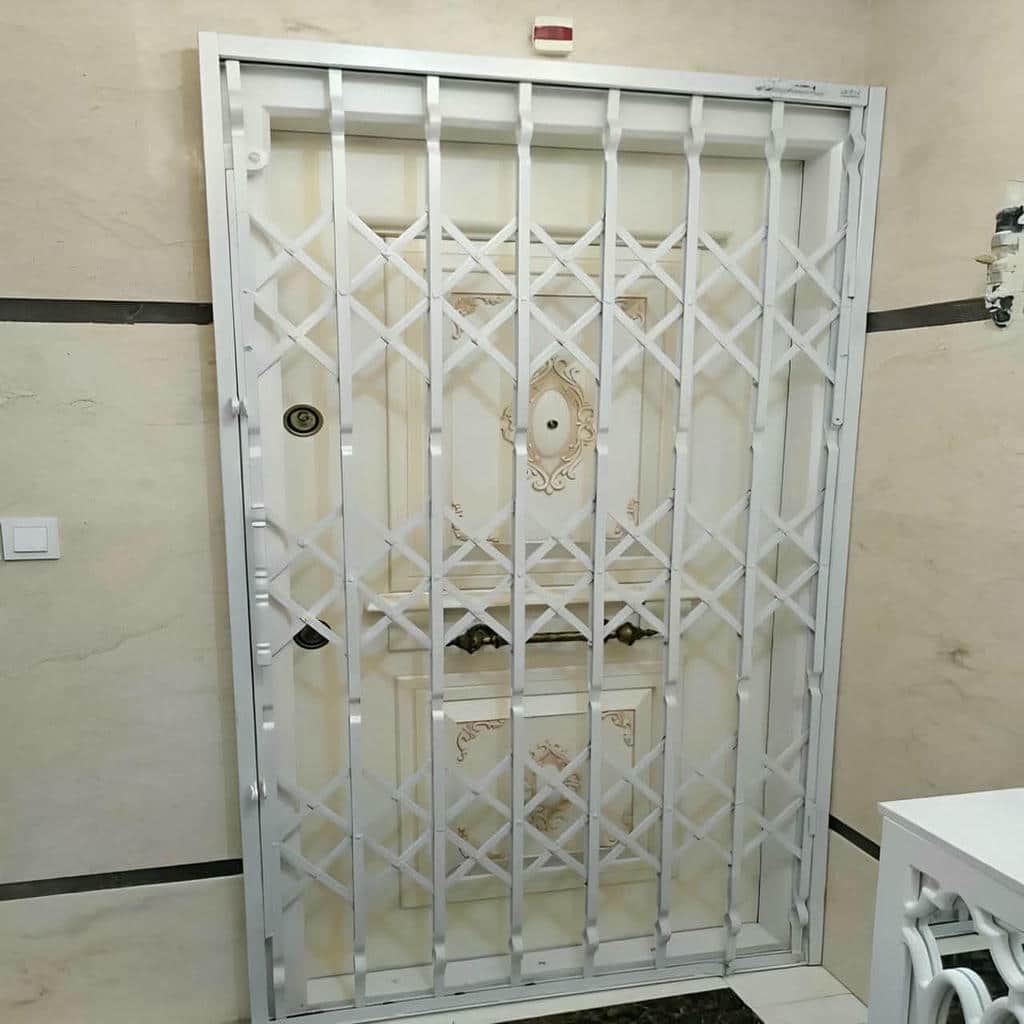 گارد آکاردئونی سفید با قاب مقاوم