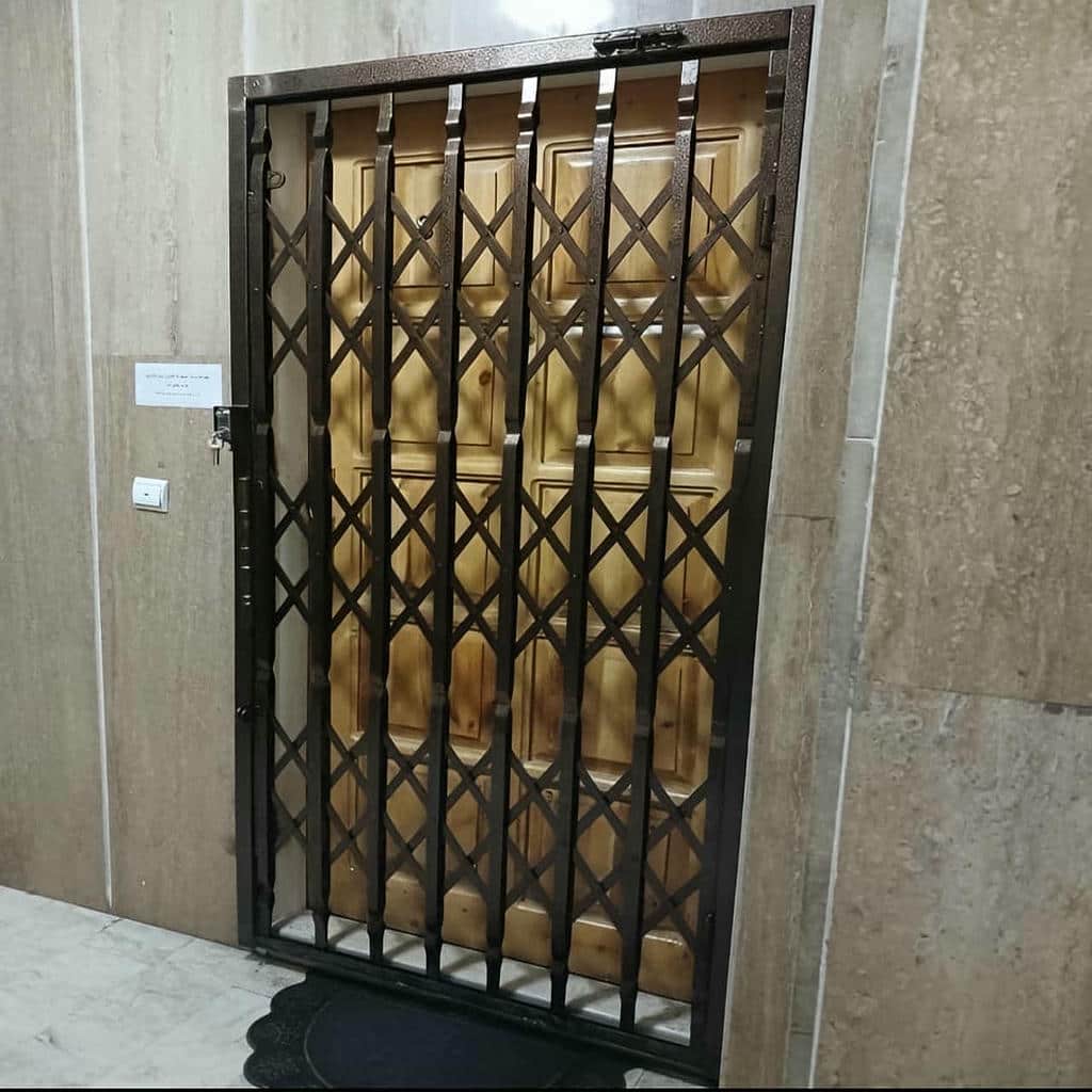 گارد آکاردئونی فلزی استان کرمانشاه نمای نزدیک قطعات گارد آکاردئونی فلزی استان کرمانشاه نمای نزدیک قطعات