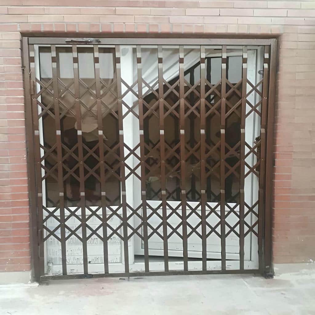 گارد ورودی با اتصالات منظم فلزی