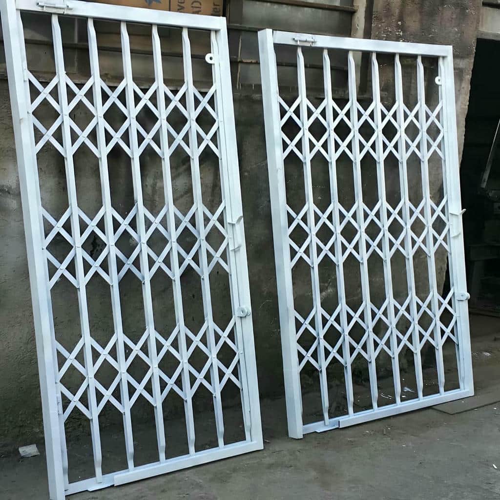 حفاظ درب آکاردئونی مشکی اهواز مرکز تخصصی عرضه حفاظ درب آکاردئونی در اهواز و حومه