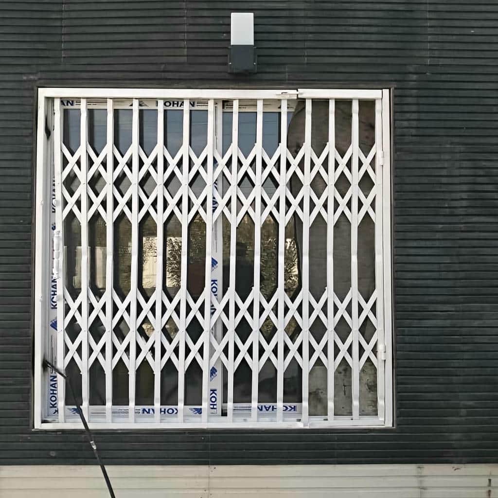 مرکز تخصصی عرضه حفاظ درب آکاردئونی در اردبیل و حومه