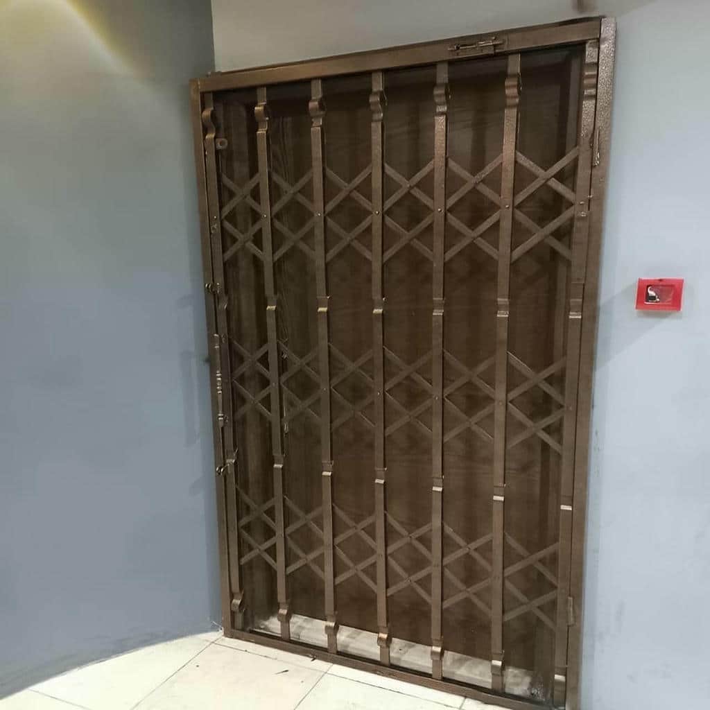مرکز تخصصی عرضه حفاظ درب آکاردئونی در استان خراسان جنوبی