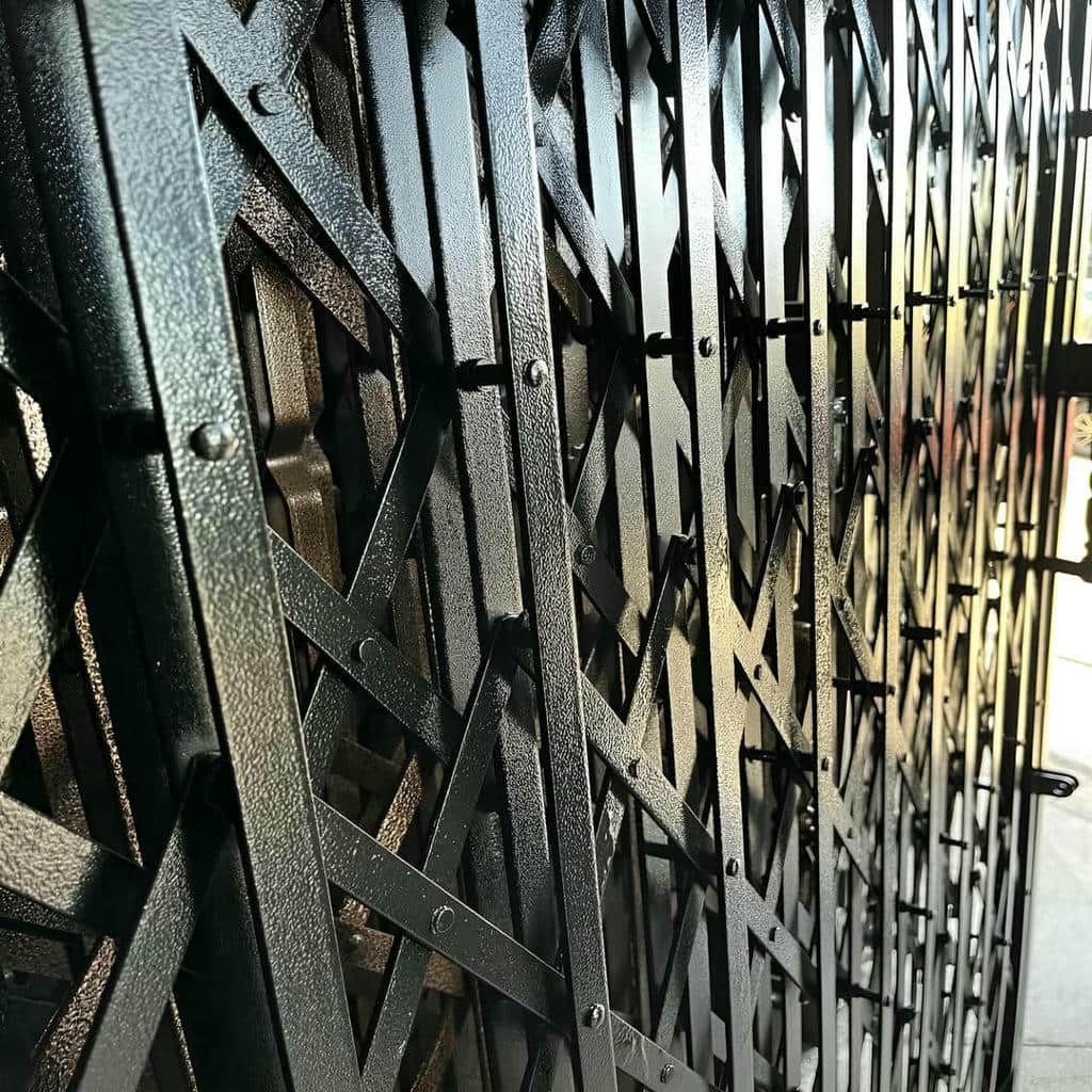 مرکز تخصصی عرضه حفاظ درب آکاردئونی در بیرجند و حومه