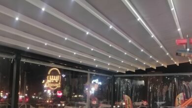سایبان برقی بازویی سفید در شهرکرد کنار بالکن کلاسیک