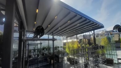 سایبان برقی شیری در بجنورد بالای بالکن سنگی